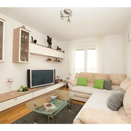 Apartment Two-bedroom In Kastel Sucurac Kastela