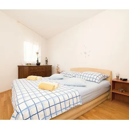 Two-bedroom In Kastel Sucurac
