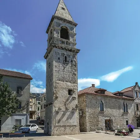 Apartment Two-bedroom In Kastel Sucurac Kastela